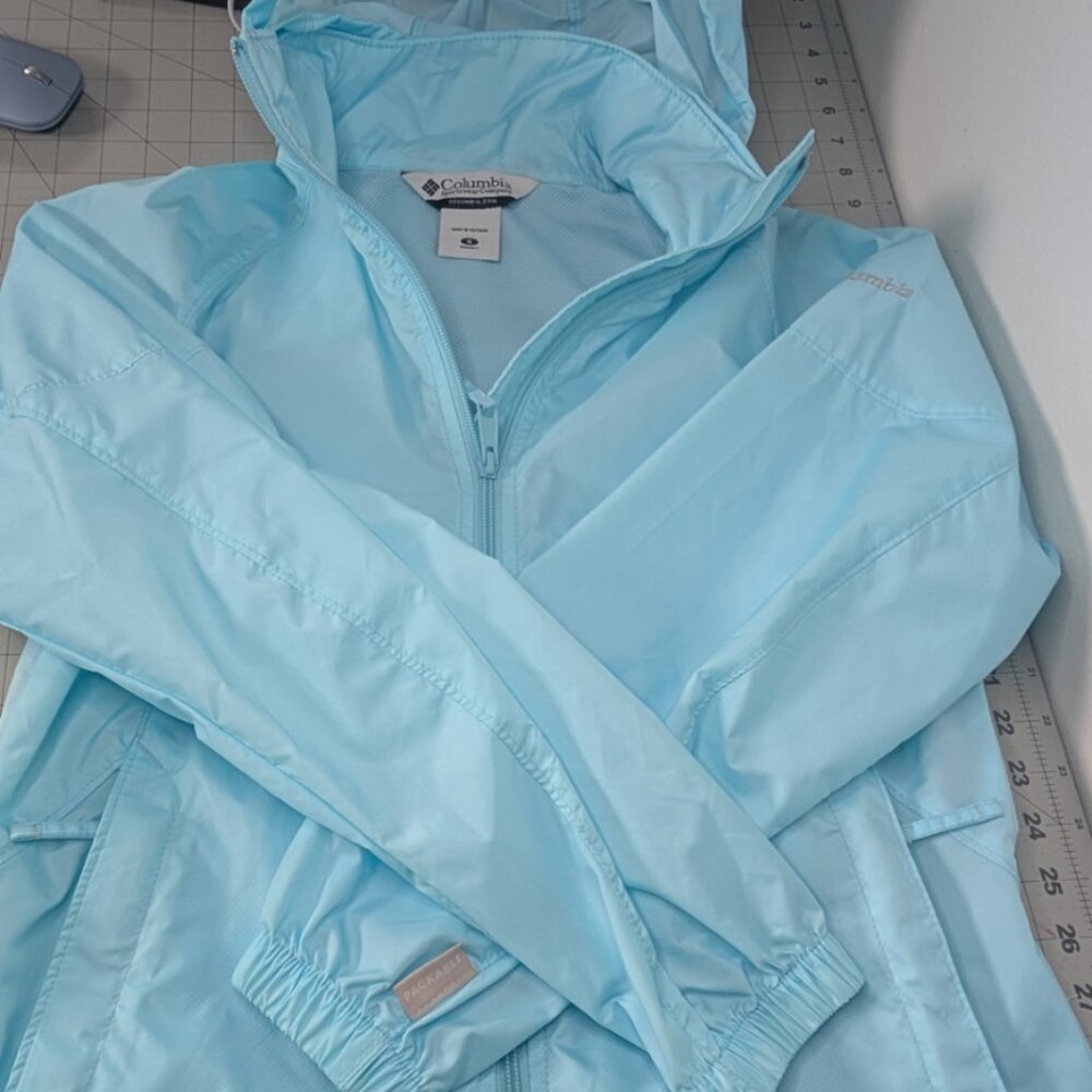 Columbia Women's  packable windbreaker, like new